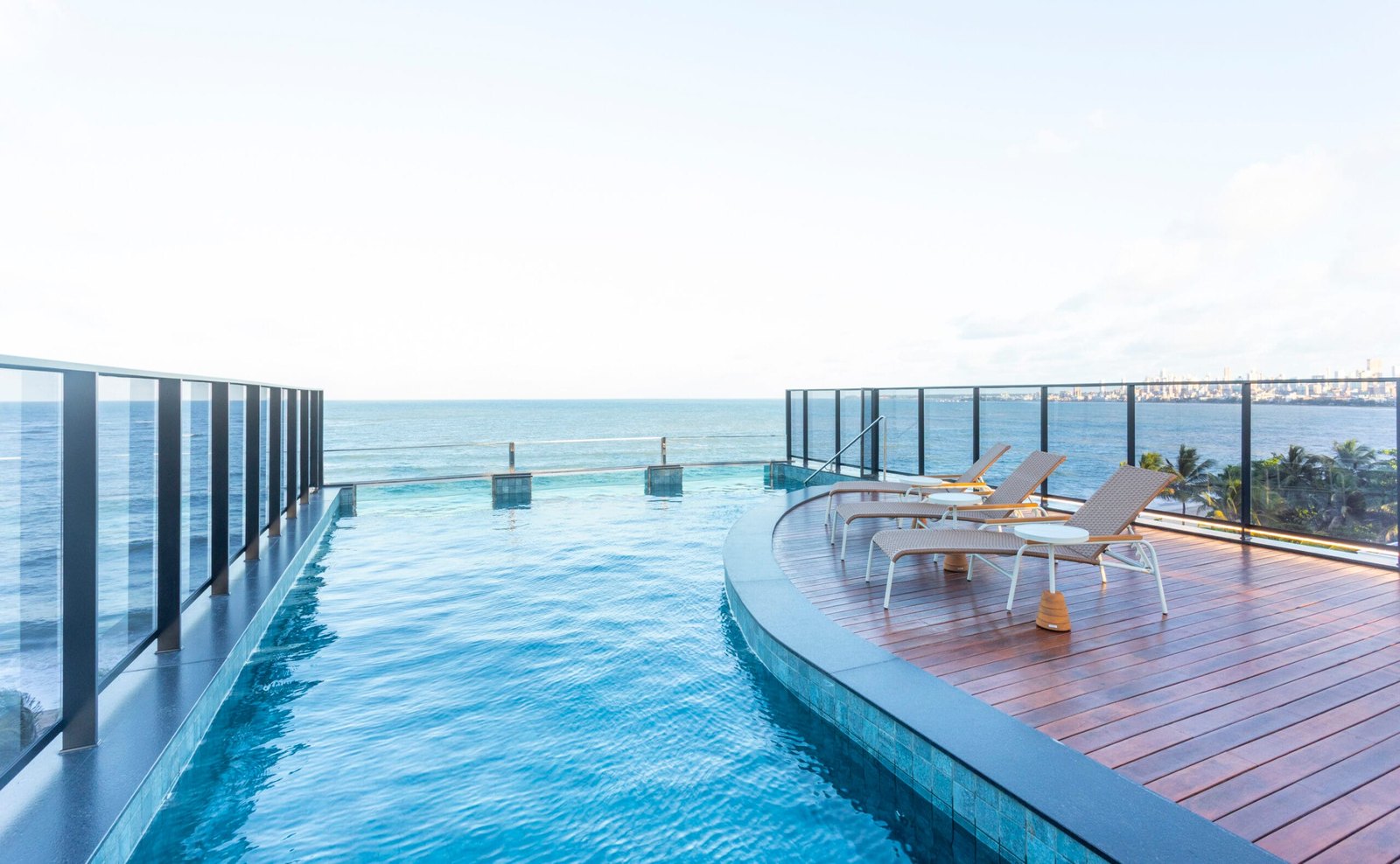 Piscina de borda infinita — Alta Marine