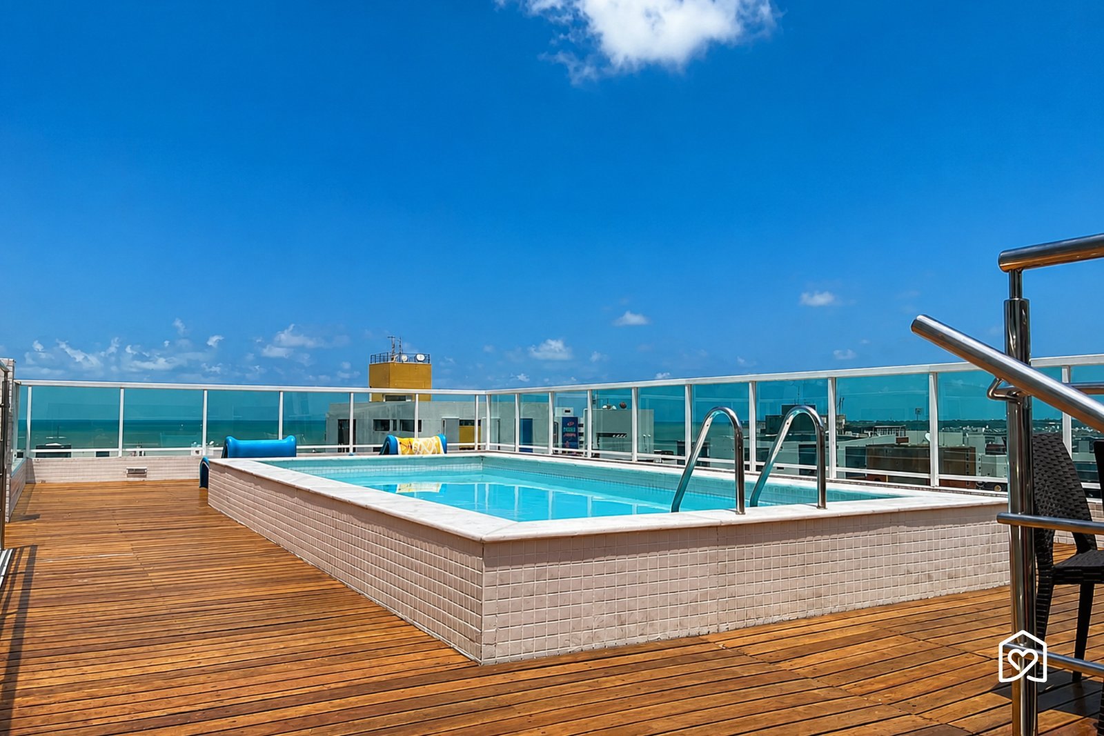 Piscina da cobertura — Antonino Cavalcanti