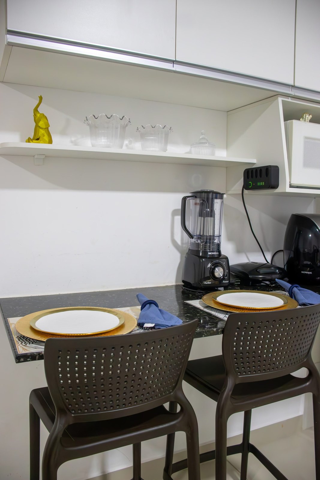 Apartamento 104 · Bancada com cafeteira — Aruanda