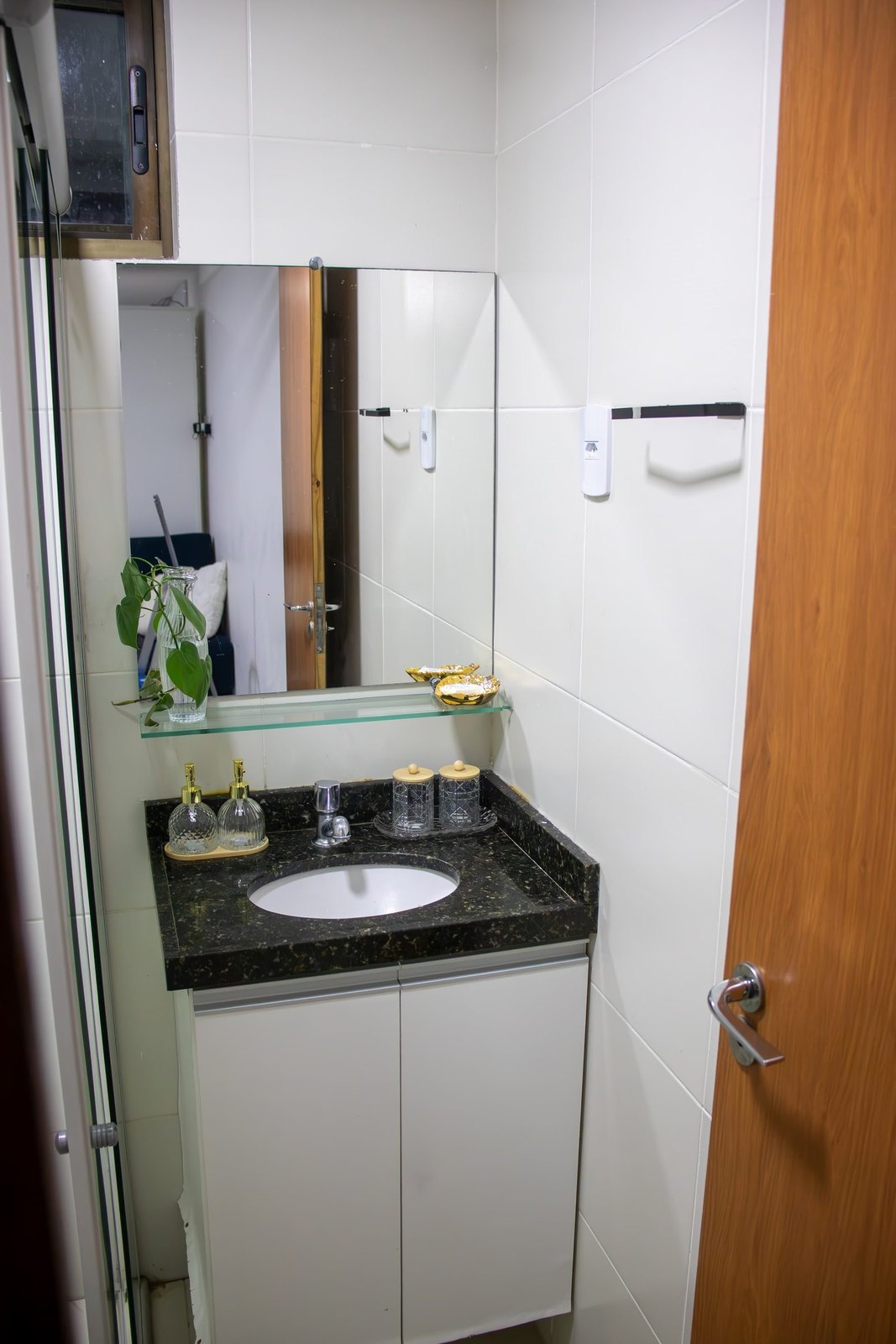 Apartamento 104 · Banheiro com espelho — Aruanda