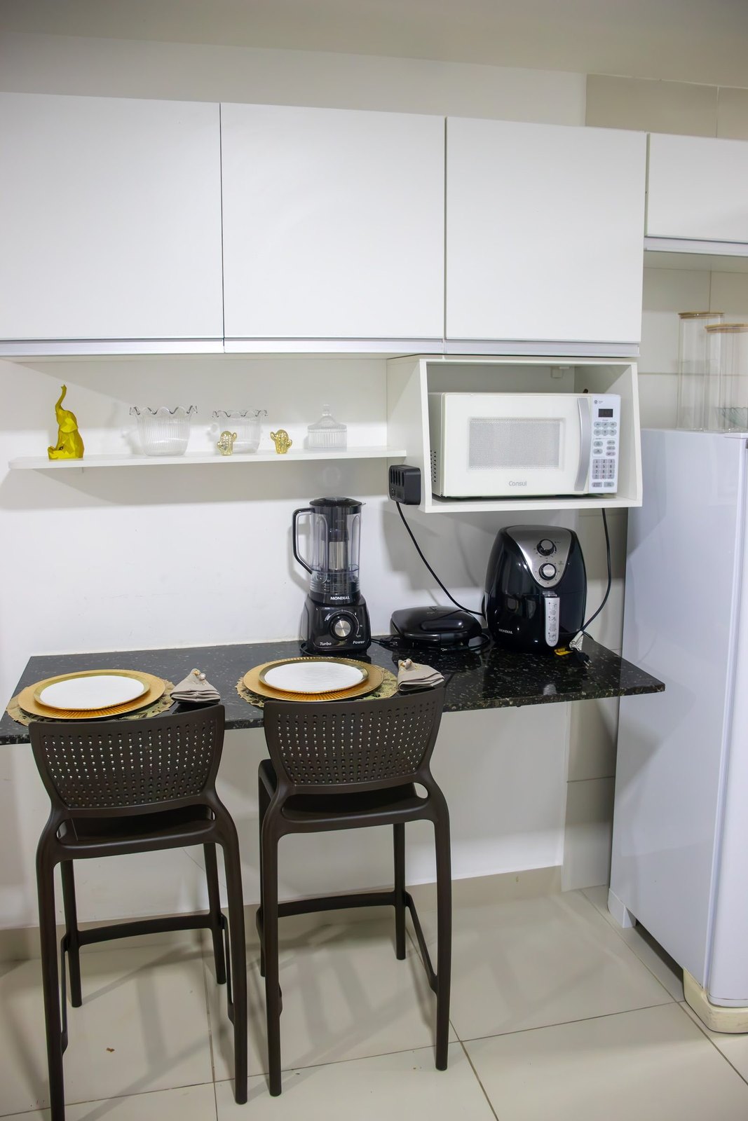Apartamento 104 · Cozinha com bancada — Aruanda