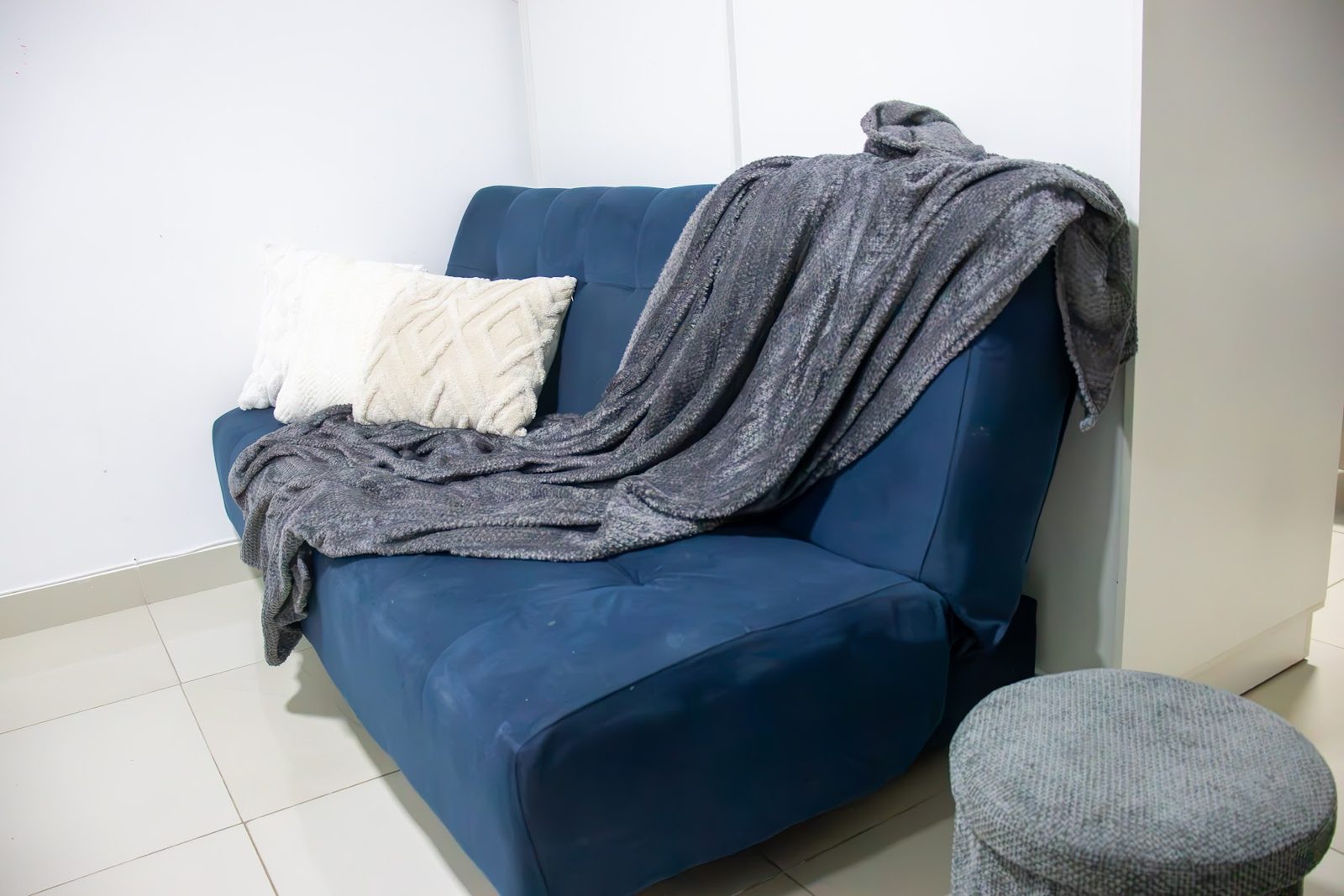 Apartamento 104 · Sofá da sala — Aruanda