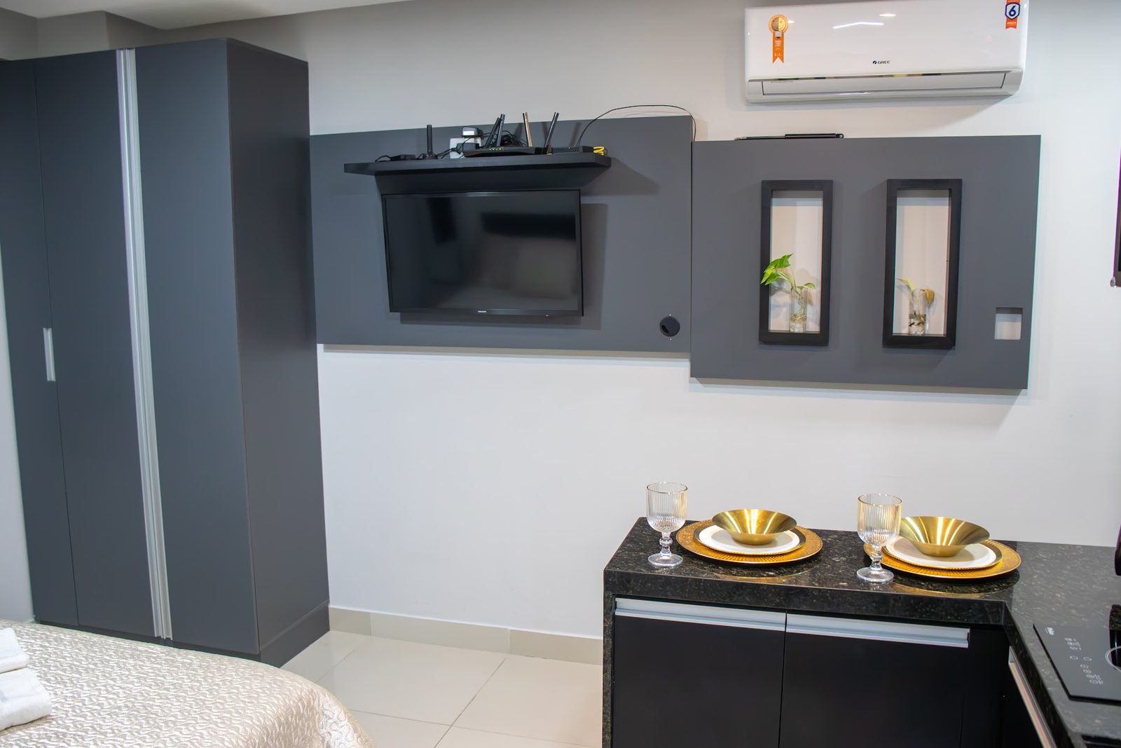 Apartamento 402 · Sala com TV — Aruanda