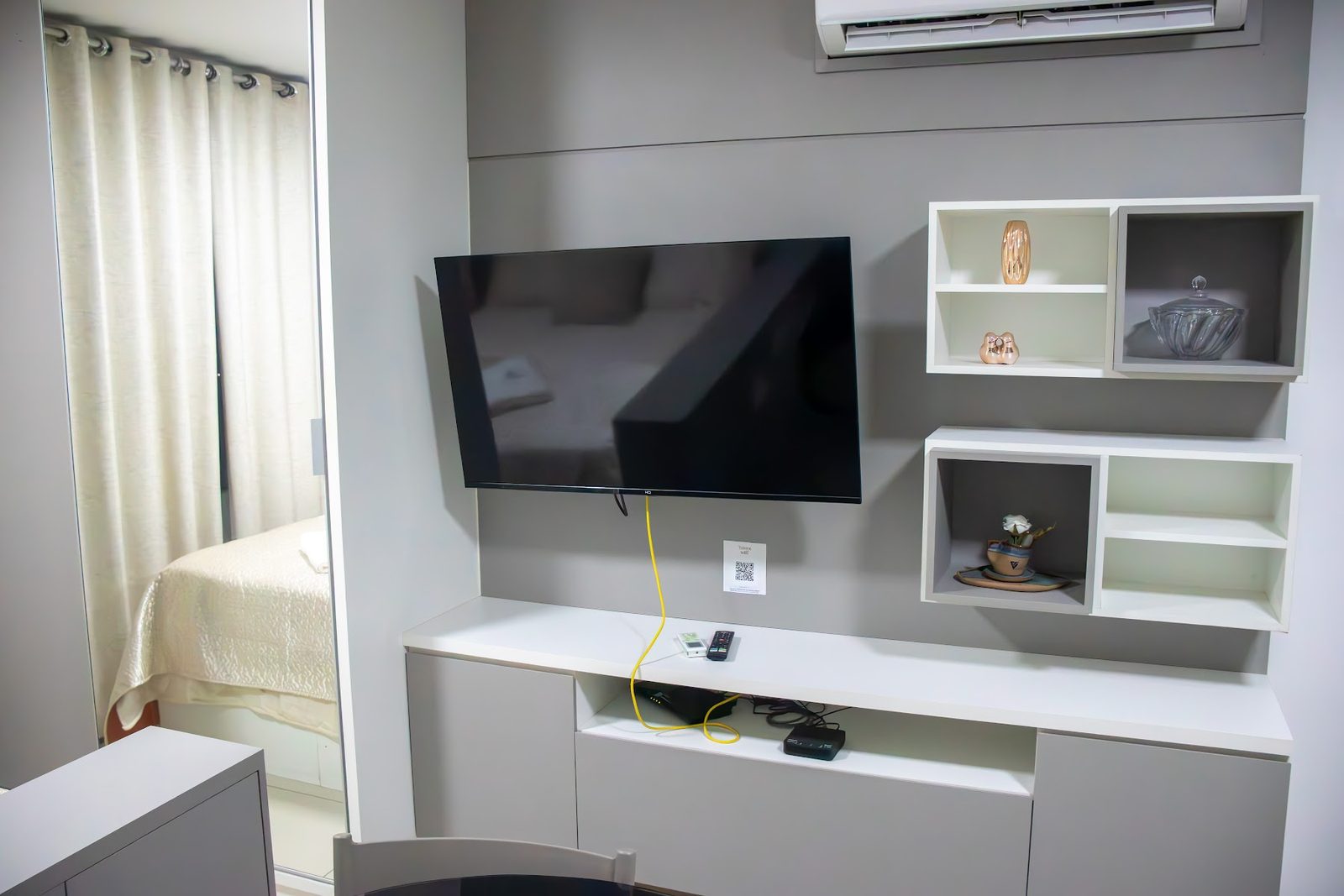 Apartamento 501 · Sala com TV — Aruanda