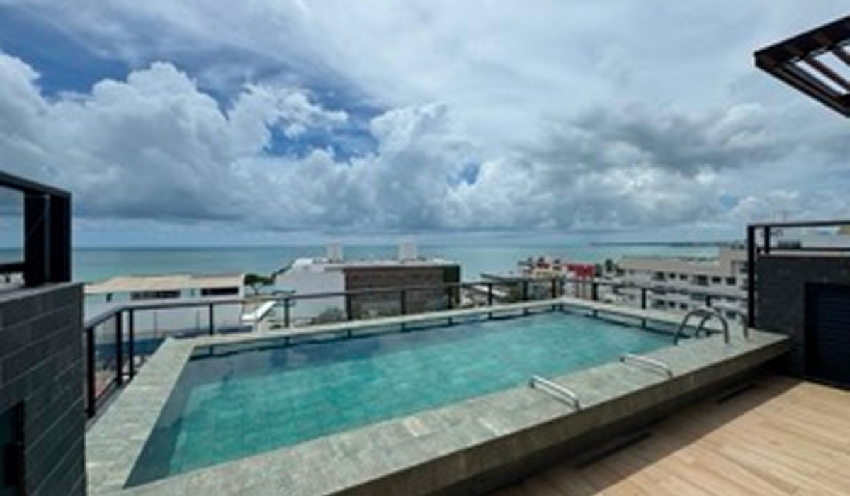 Piscina no rooftop — Ciel Home