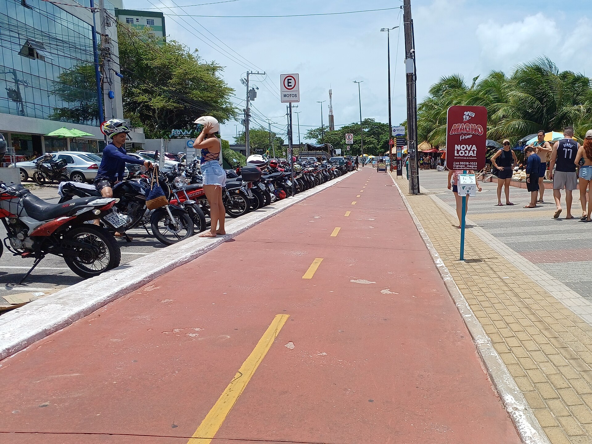 Tambaú beach cycle lane and promenade busy on a sunny day
