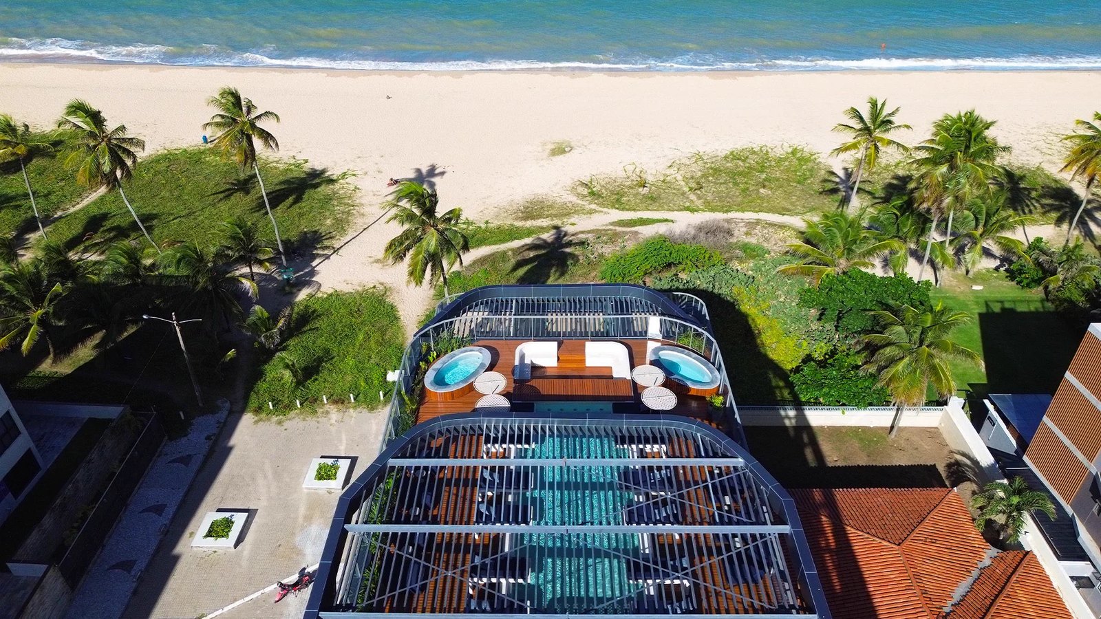 Rooftop pool — Setai Aquamaris