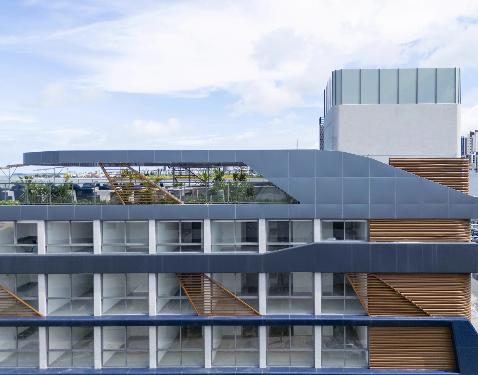 Side facade — Setai Aquamaris