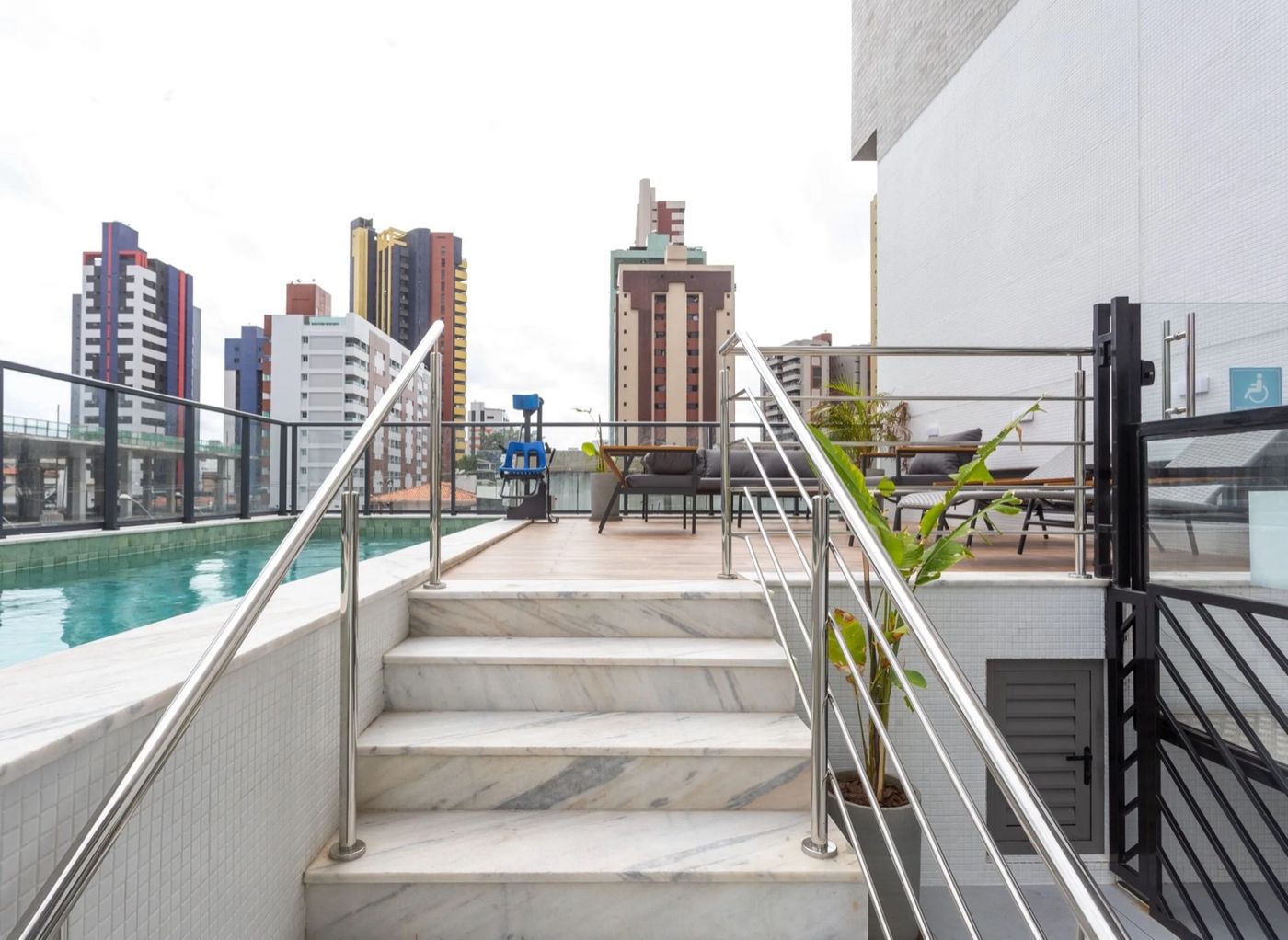 Piscina — Simple Smart Residence