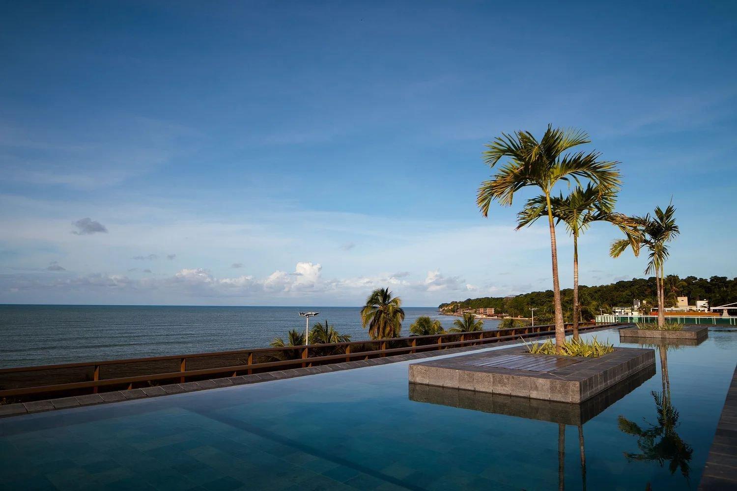 Piscina de borda infinita — Unity Cabo Branco